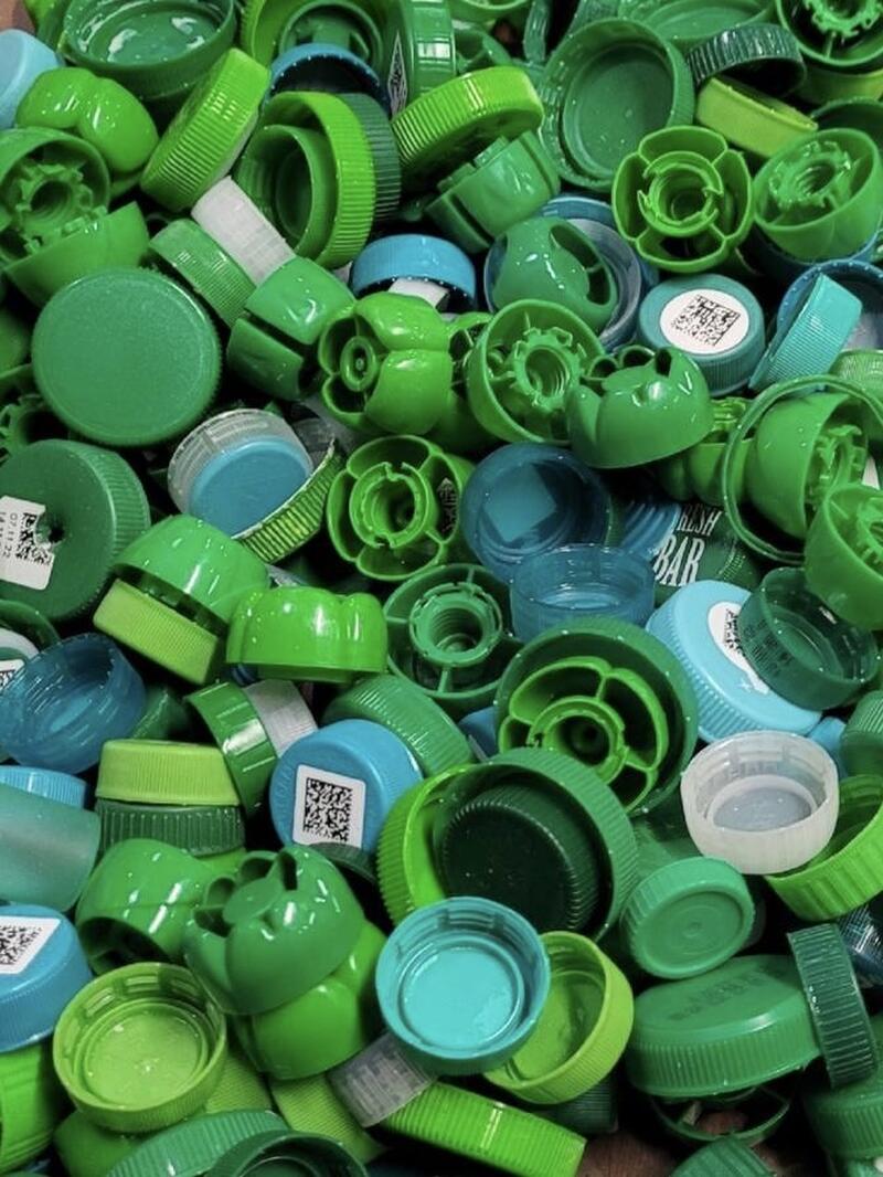 Волонтерская помощь: Сортируем крышечки